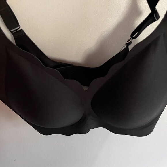 Second Skin Black Bra Scalloped Size Large NWT Wireless Lightly Padded - Picture 2 of 6